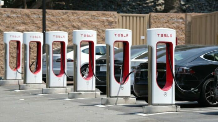 tesla-türkiyede-şarj-istasyonu-kuruyor