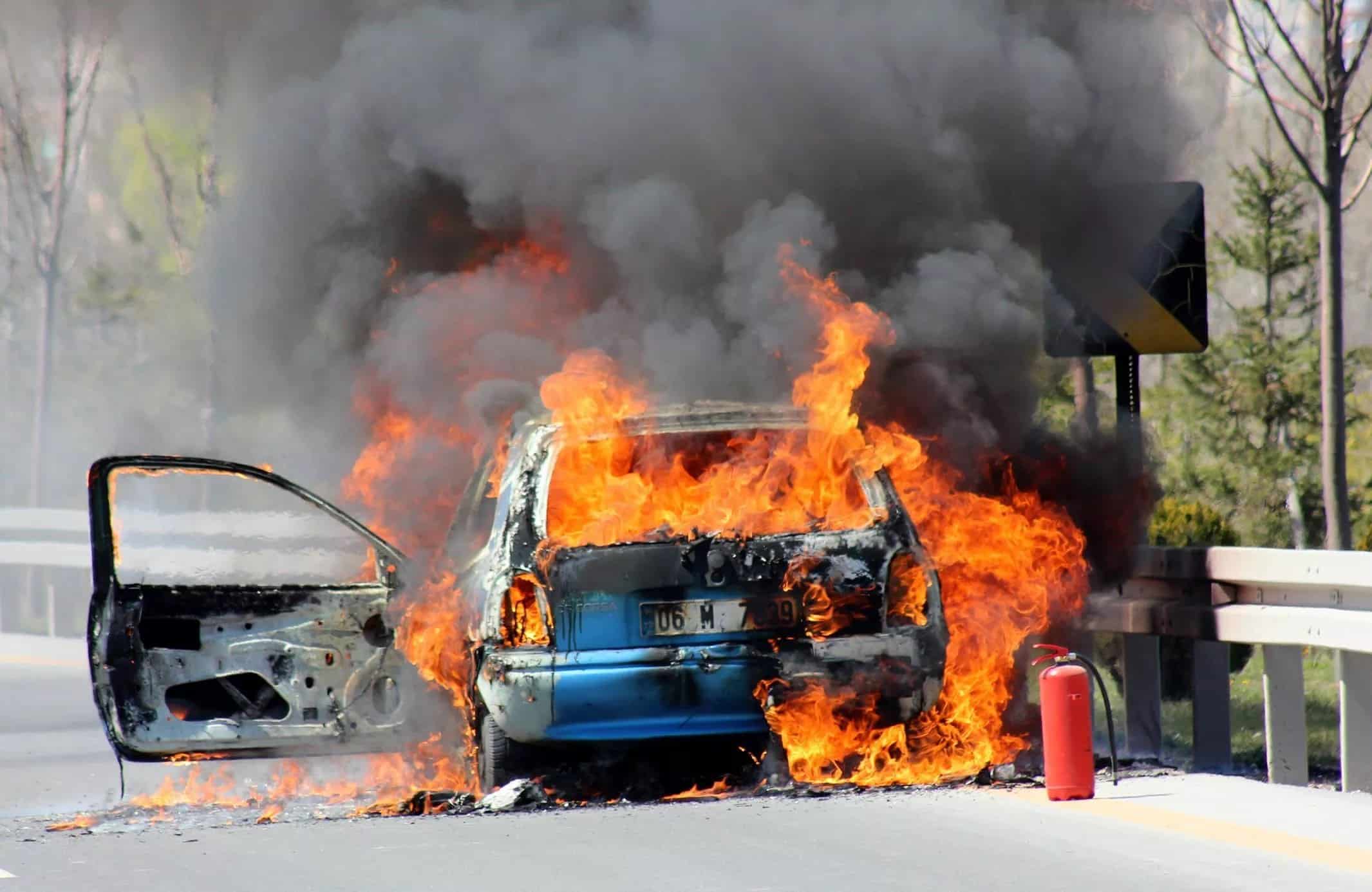 Araba yangınları nasıl önlenir? Yangın söndürücü nasıl kullanılır?