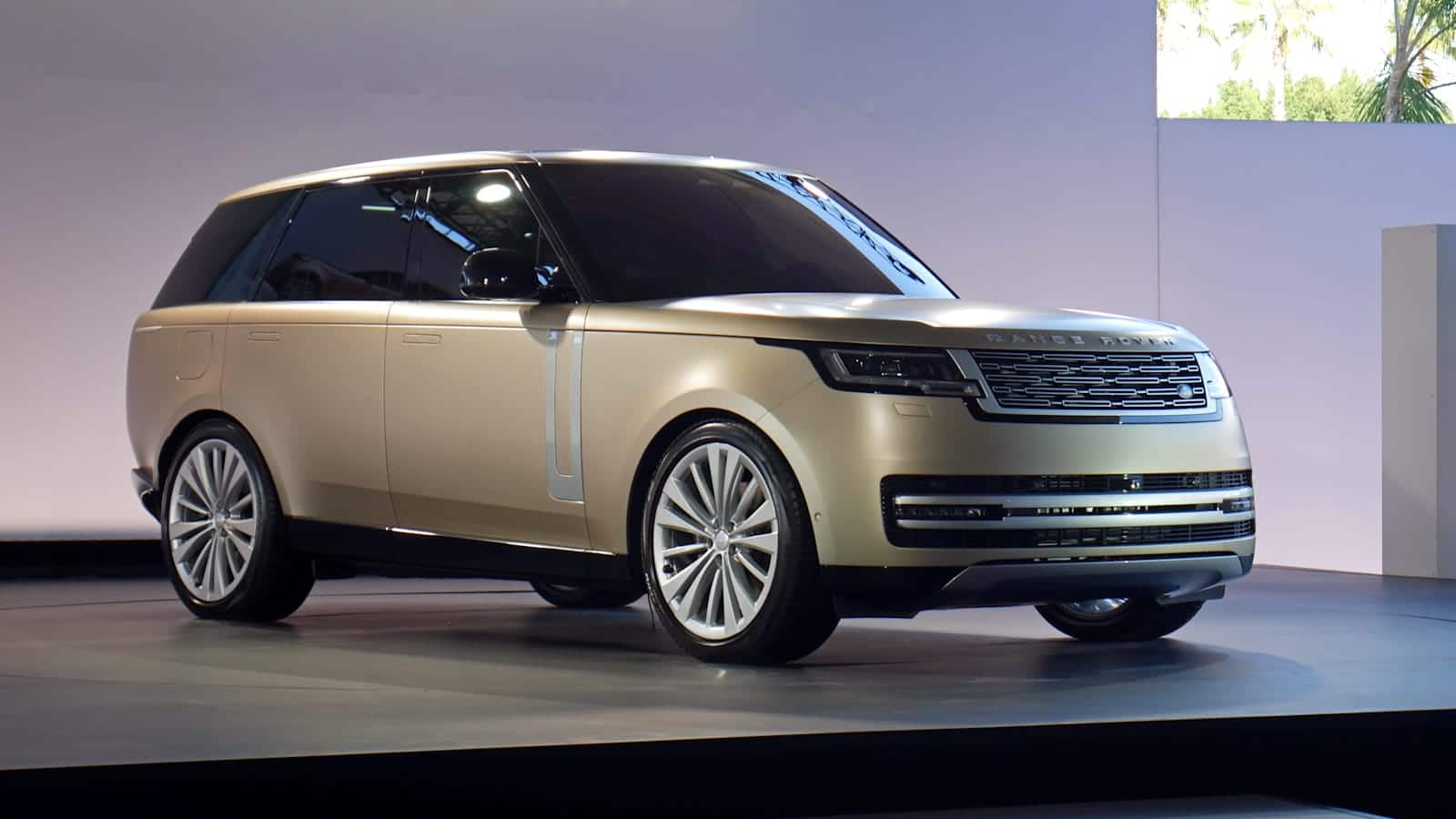 2022 Range Rover close