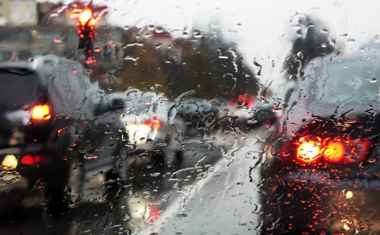 Yağmurlu Havada Araba Kullanma Tüyoları